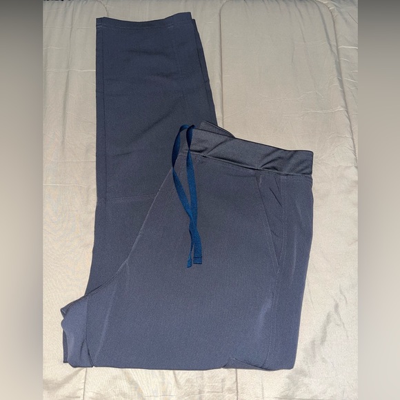 Slim Axim Cargo Scrub Pants - Picture 2 of 4